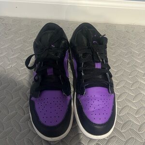 Nike Air Jordan Black and Purple Sneakers Size 5.